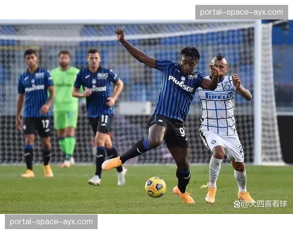 都灵队赛前训练重点演练快速反击中的第一脚射门处理